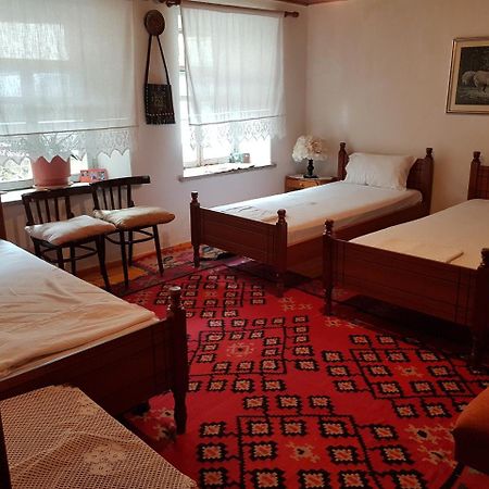 Eva Guesthouse ジロカストラ エクステリア 写真