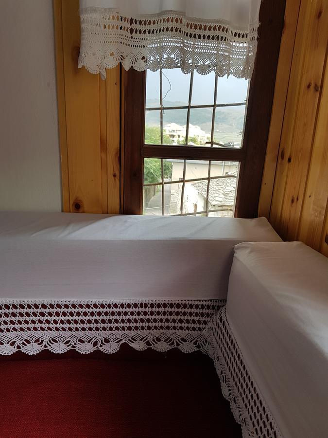 Eva Guesthouse ジロカストラ エクステリア 写真